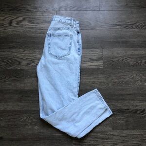 2/25$ 🍓⭐️ BDG Light Blue Women's Mom Jeans